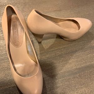 Banana Republic pumps